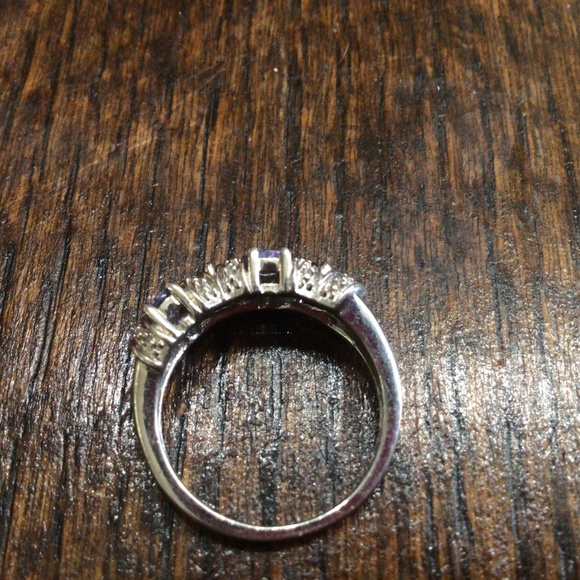 925 sterling silver ring with amethyst stones. Size 7 - Picture 5 of 7